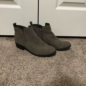 American Eagle booties
